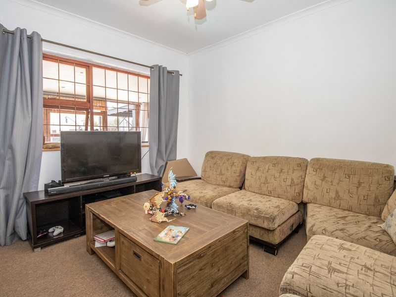 Stunning Family Home with Flatlet. - Photo 10