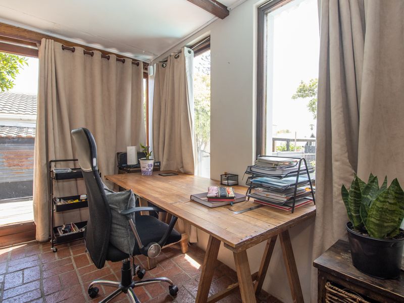 Stunning Family Home with Flatlet. - Photo 9