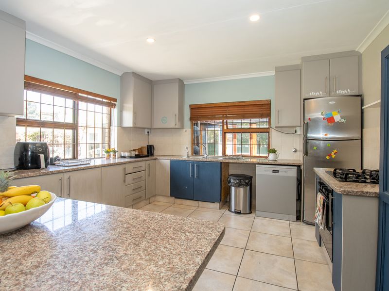 Stunning Family Home with Flatlet. - Photo 6