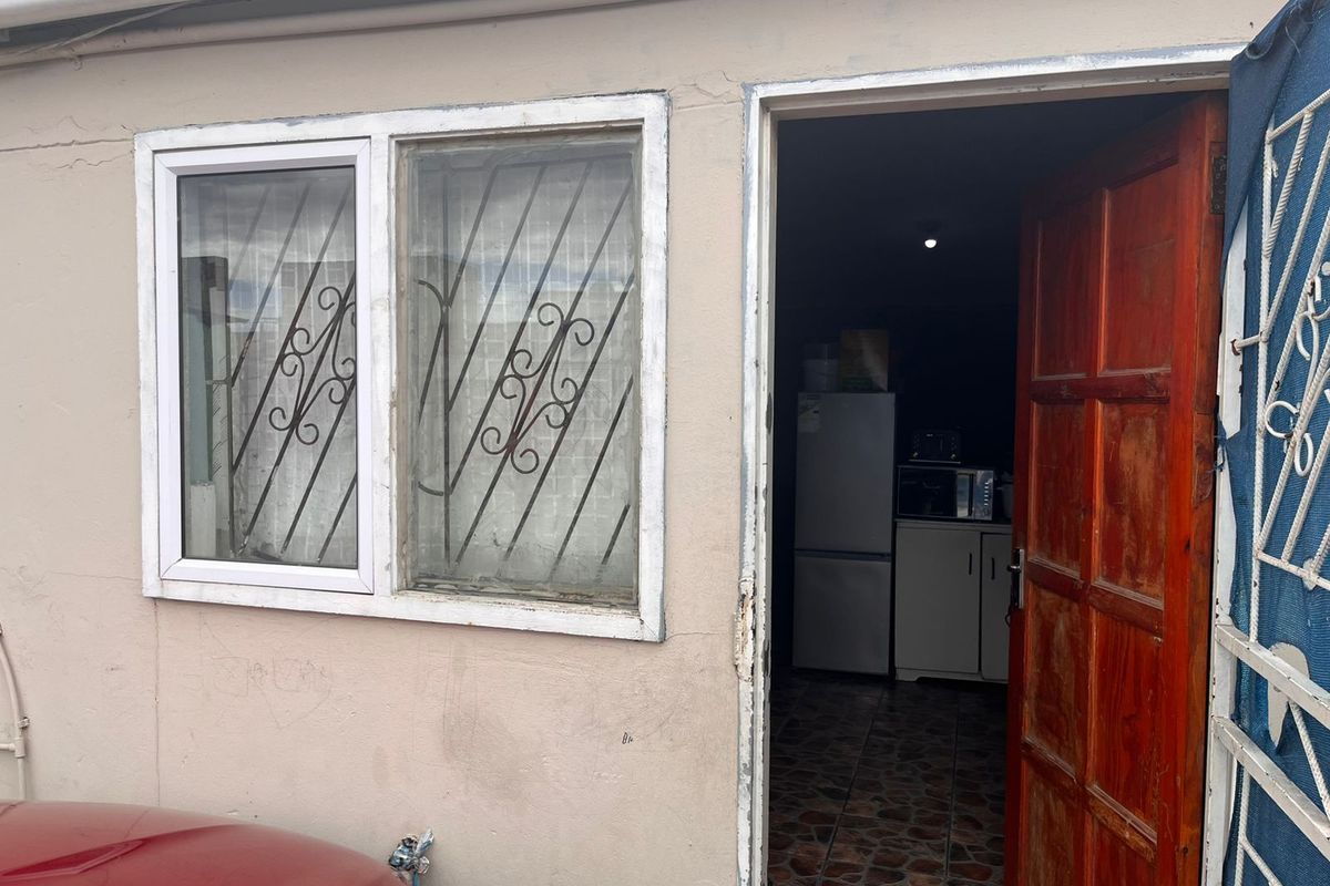 2 Bedroom Property For Sale in Delft - Photo 2