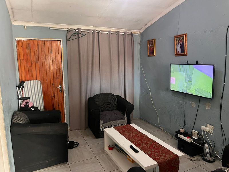 2 Bedroom Property For Sale in Delft - Photo 7