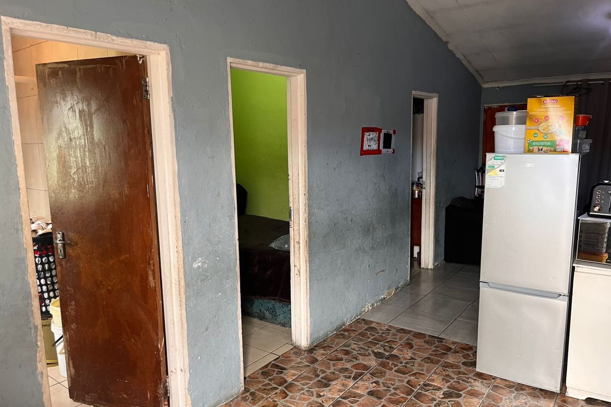 2 Bedroom Property For Sale in Delft - Photo 3