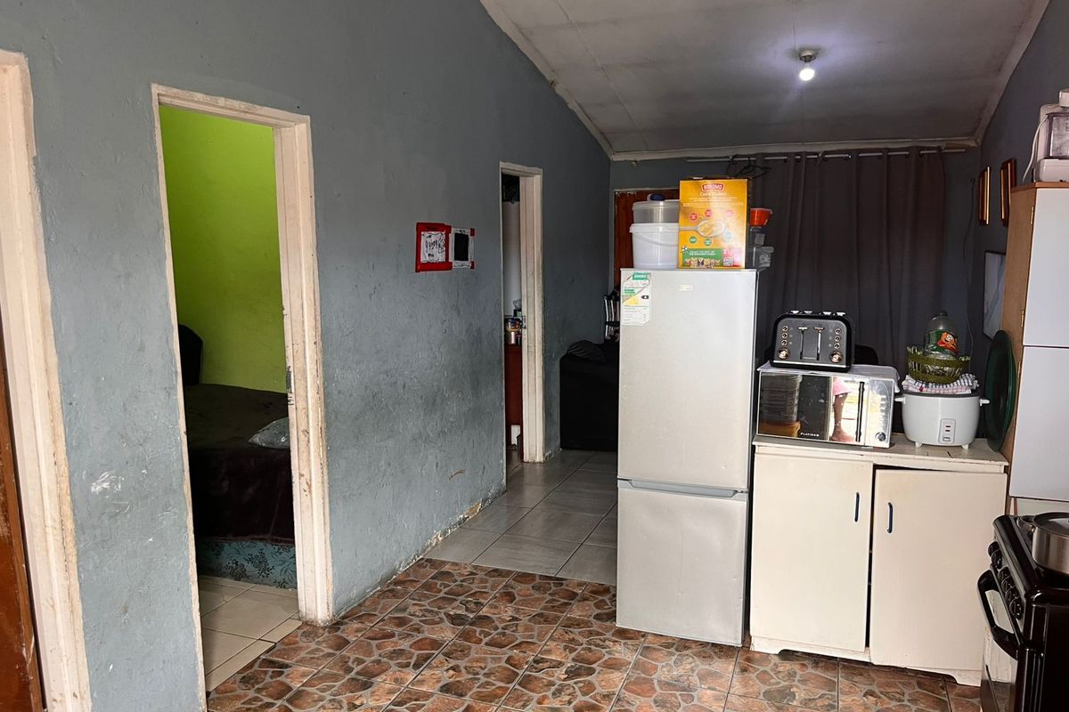 2 Bedroom Property For Sale in Delft - Photo 4