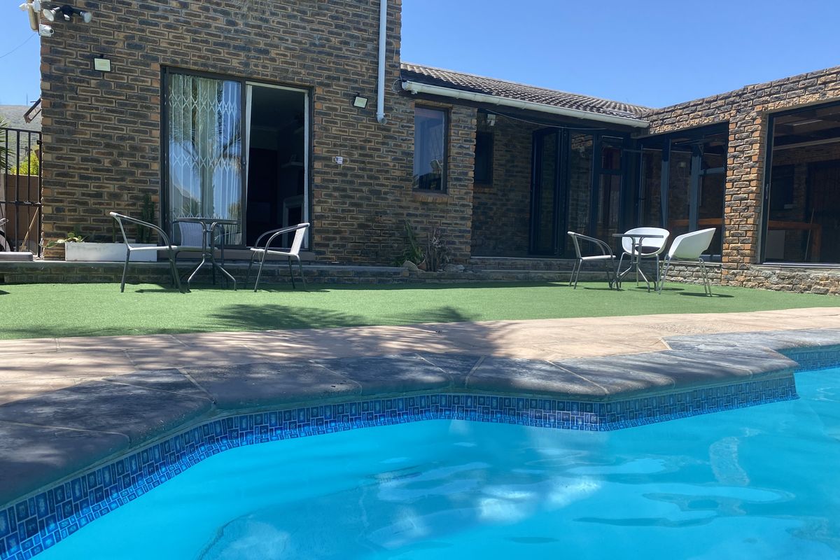 Exceptional 4 Bedroom  Home With 2-Bed Granny Flat - Photo 4