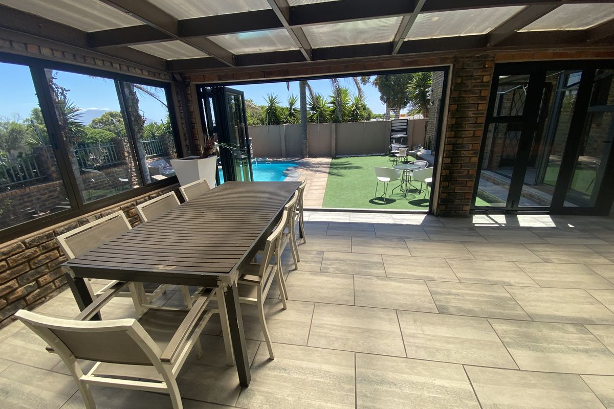 Exceptional 4 Bedroom  Home With 2-Bed Granny Flat - Photo 2