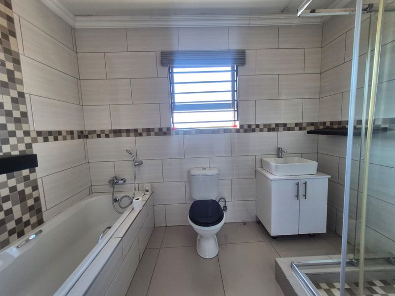 Three Bedroom Townhouse To Let In Secunda! - Photo 6