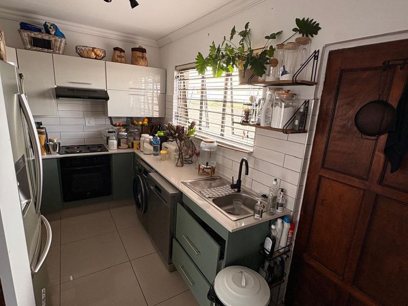 Three Bedroom Townhouse To Let In Secunda! - Photo 3