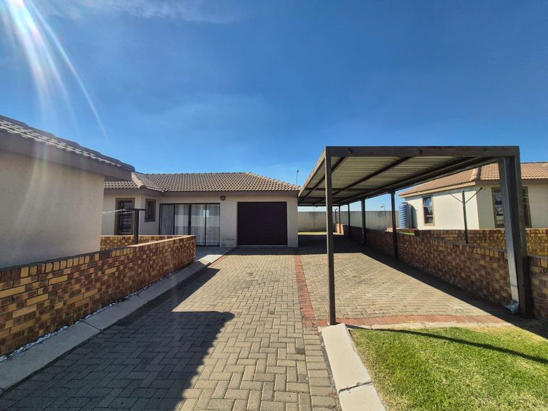 Three Bedroom Townhouse To Let In Secunda! - Photo 2