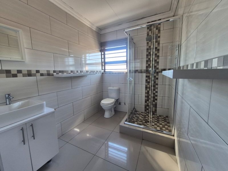 Three Bedroom Townhouse To Let In Secunda! - Photo 10