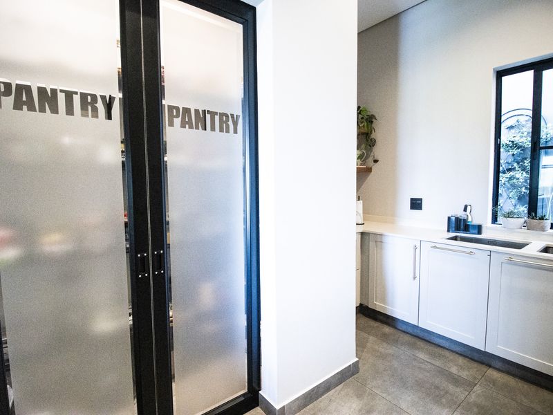 Luxury Residence in the Prestigious Birdhaven Estate - Photo 10