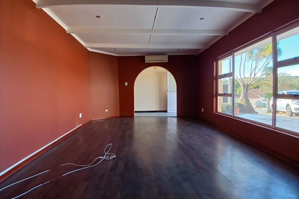 4 Bedroom, 3 Bathroom House with a Double Garage in a Great Area - Photo 5