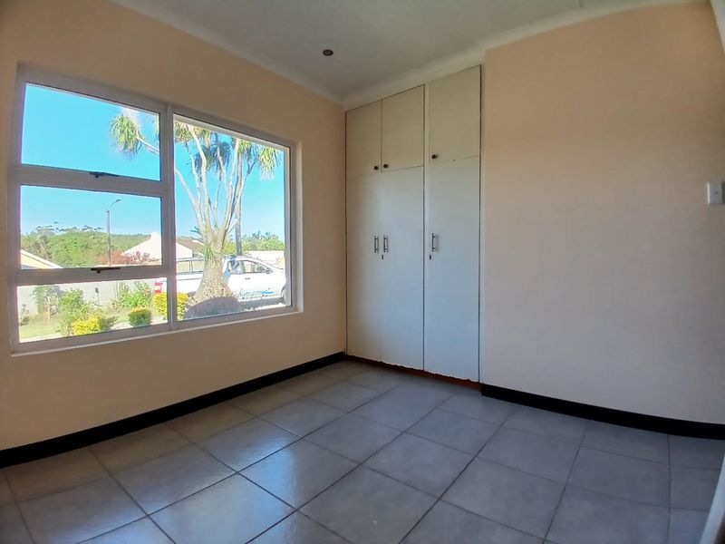 4 Bedroom, 3 Bathroom House with a Double Garage in a Great Area - Photo 10
