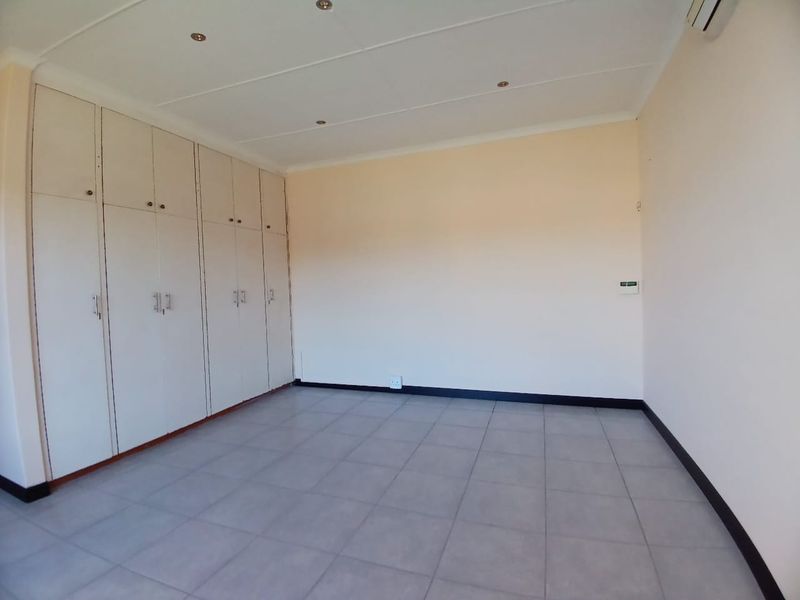 4 Bedroom, 3 Bathroom House with a Double Garage in a Great Area - Photo 8