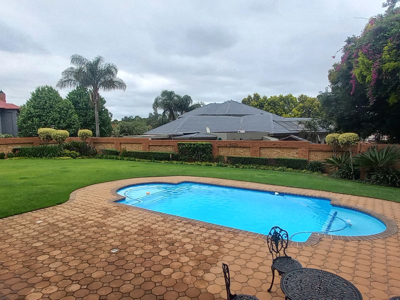 Prime Estate Residence Offering Luxury, Space & Privacy! - Photo 8