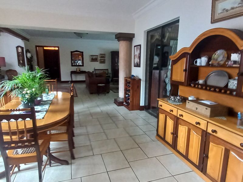 Prime Estate Residence Offering Luxury, Space & Privacy! - Photo 7