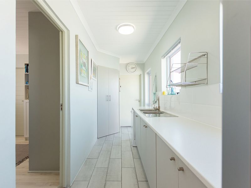 Modern family home on the sought after Admiral Island Port Owen. - Photo 9