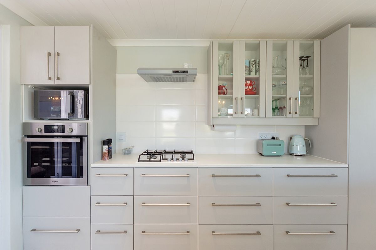 Modern family home on the sought after Admiral Island Port Owen. - Photo 4