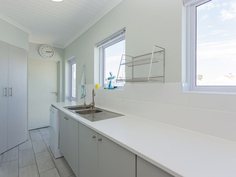 Modern family home on the sought after Admiral Island Port Owen. - Photo 8