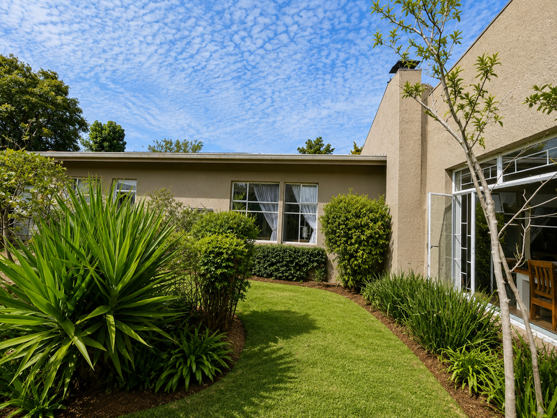 Spacious Family Home with Solar, Entertainment Areas & Beautiful Garden in Secunda's Green Area - Photo 1
