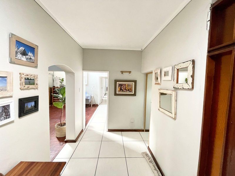 Spacious Family Home with Solar, Entertainment Areas & Beautiful Garden in Secunda's Green Area - Photo 3