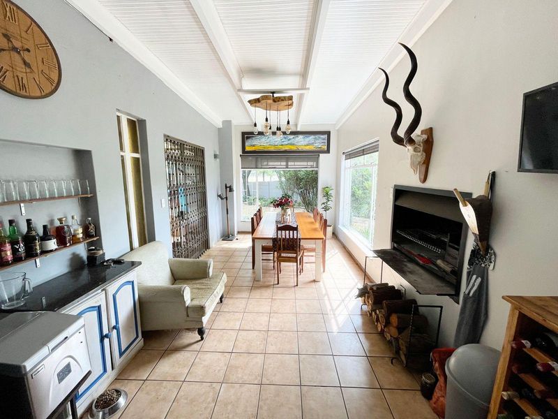 Spacious Family Home with Solar, Entertainment Areas & Beautiful Garden in Secunda's Green Area - Photo 8