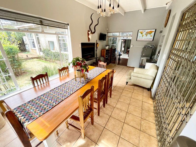 Spacious Family Home with Solar, Entertainment Areas & Beautiful Garden in Secunda's Green Area - Photo 9