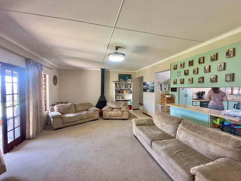 Perfect Blend of Comfort, Space & Style in Stilbaai - Photo 7