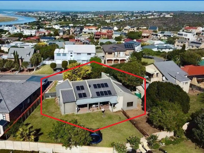 Perfect Blend of Comfort, Space & Style in Stilbaai - Photo 2