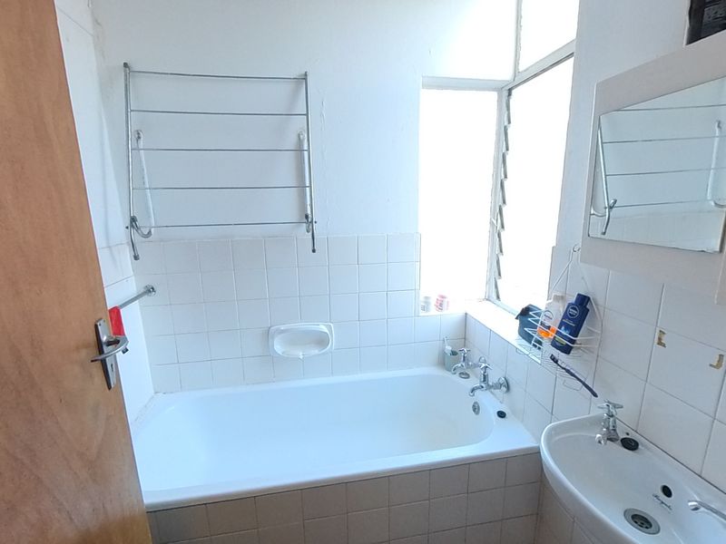 Sizable Bachelor Flat with Scenic City Views - Photo 6