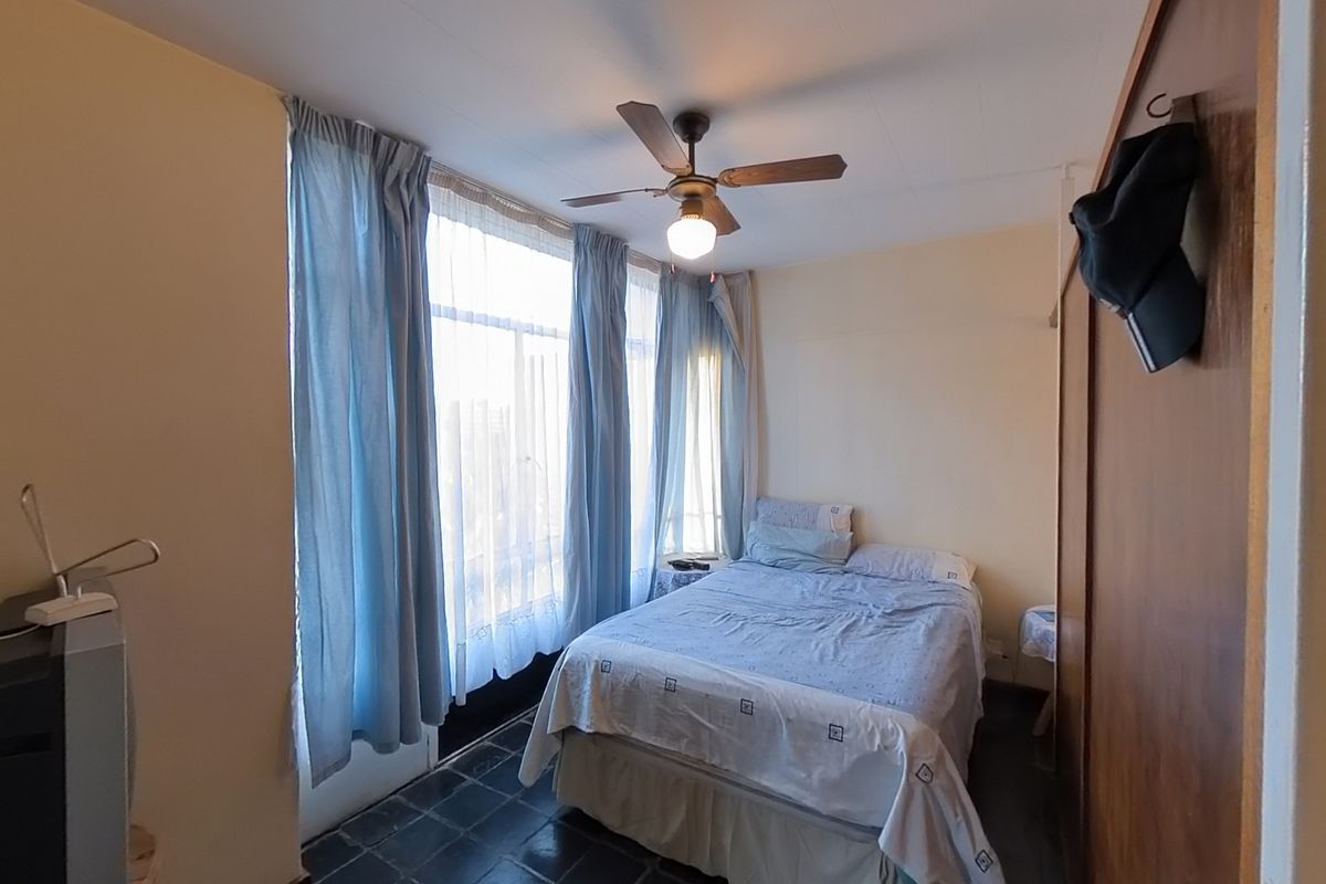 Sizable Bachelor Flat with Scenic City Views - Photo 5