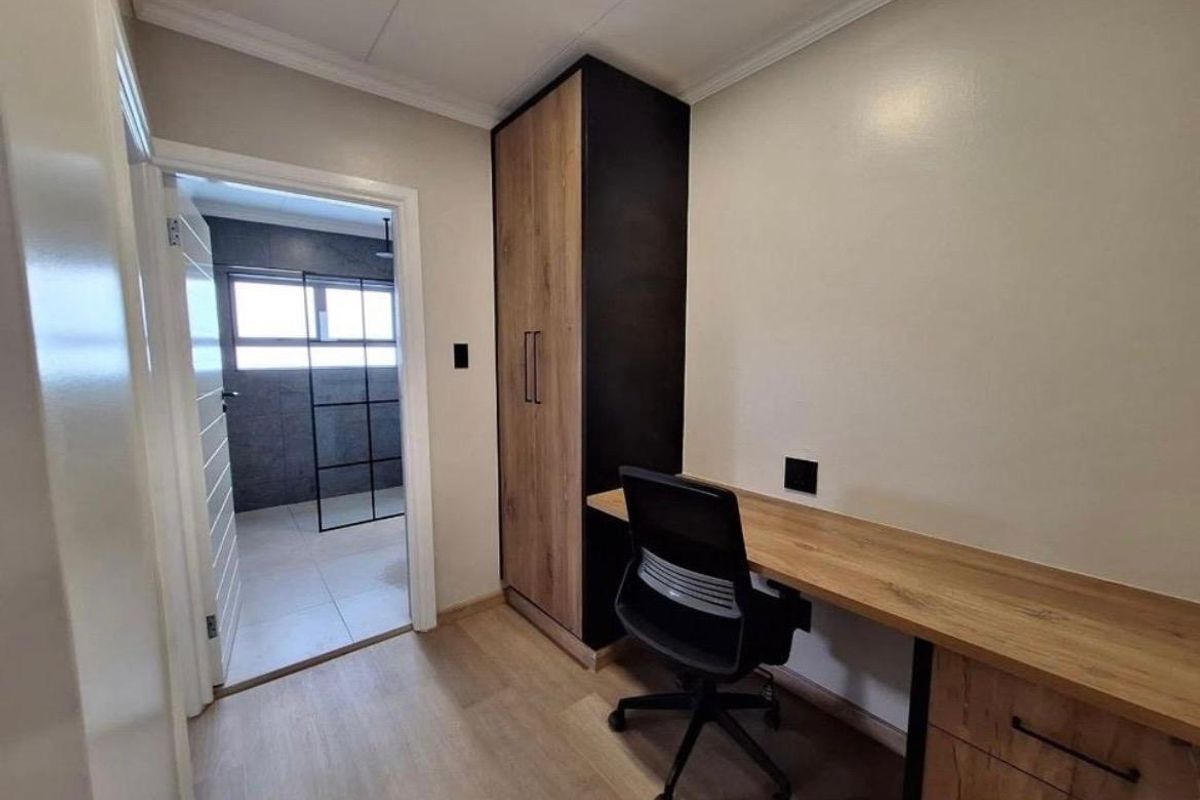 Exceptional Modern Home in an Upmarket Full-Title Complex - Photo 5