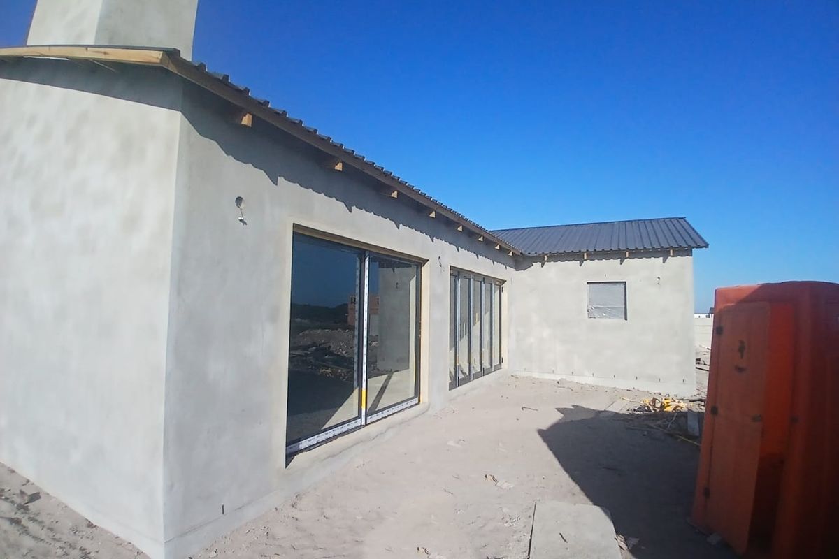 Lovely 4-Bedroom Home in the Beautiful Agulhas Area - Photo 4