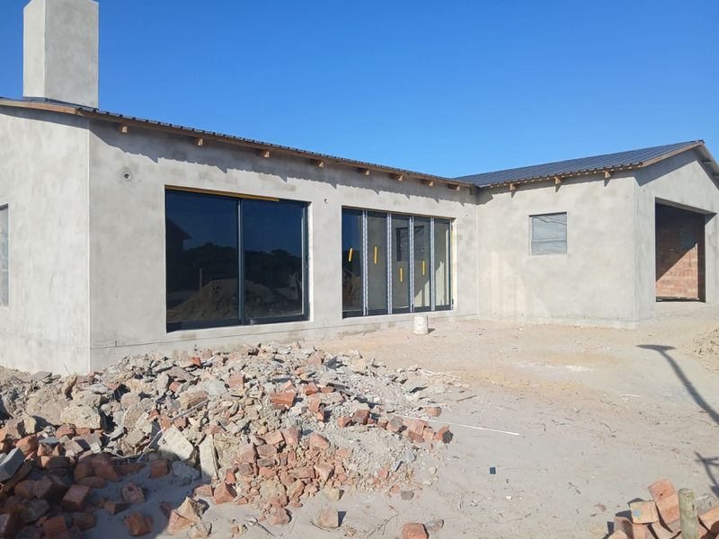 Lovely 4-Bedroom Home in the Beautiful Agulhas Area - Photo 6