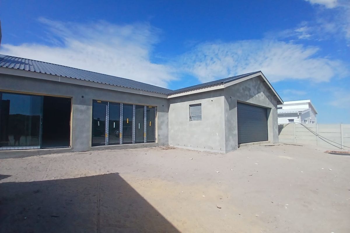 Lovely 4-Bedroom Home in the Beautiful Agulhas Area - Photo 2