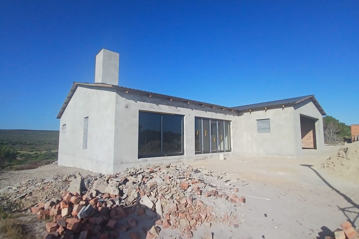 Lovely 4-Bedroom Home in the Beautiful Agulhas Area - Photo 3