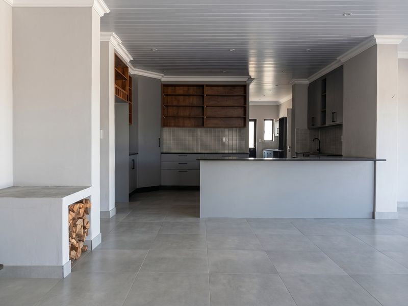 Lovely 4-Bedroom Home in the Beautiful Agulhas Area - Photo 9