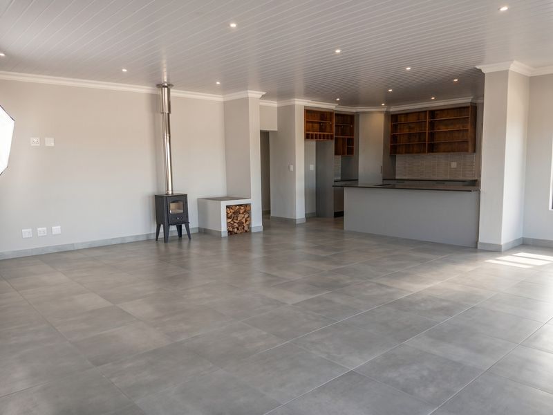 Lovely 4-Bedroom Home in the Beautiful Agulhas Area - Photo 10