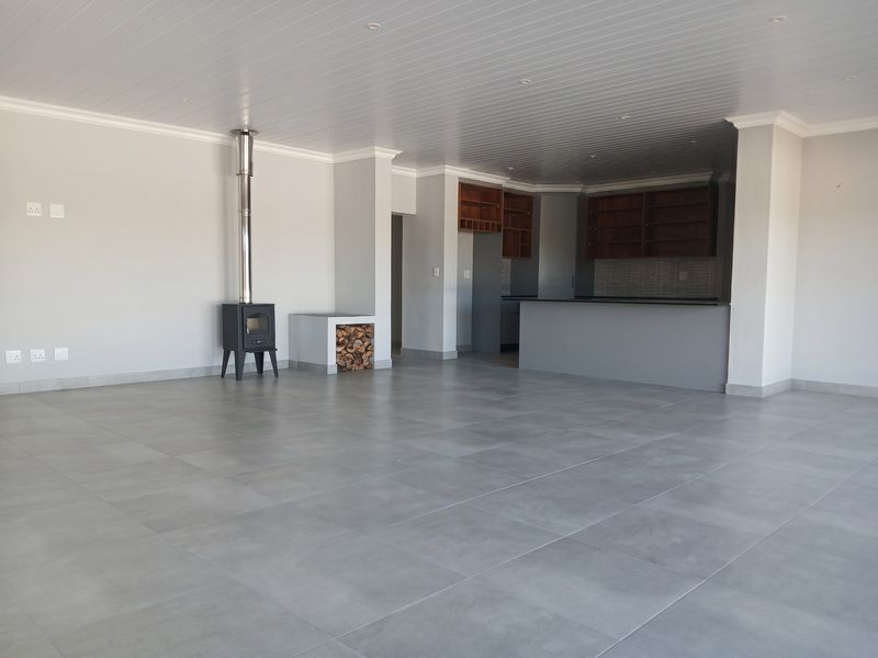 Lovely 4-Bedroom Home in the Beautiful Agulhas Area - Photo 8