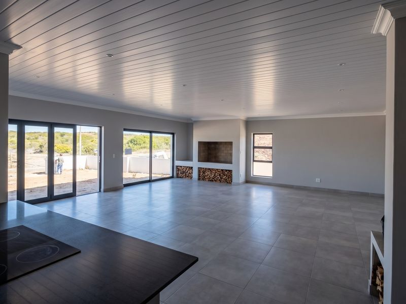 Lovely 4-Bedroom Home in the Beautiful Agulhas Area - Photo 4