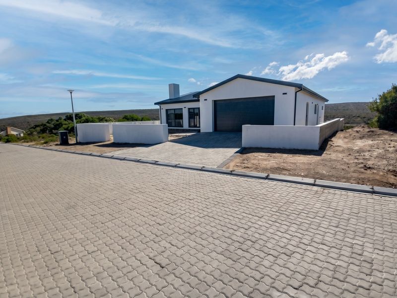 Just the Right Size! Charming 3-Bedroom Home in Beautiful Agulhas - Photo 2
