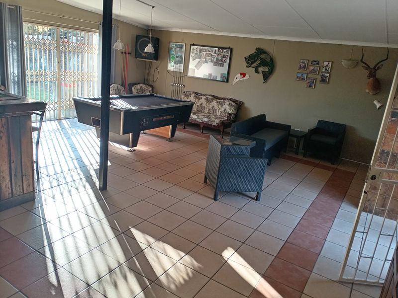 A HOME THAT HAS IT ALL – SPACE, COMFORT & ENTERTAINMENT!  IN EVANDER - Photo 4