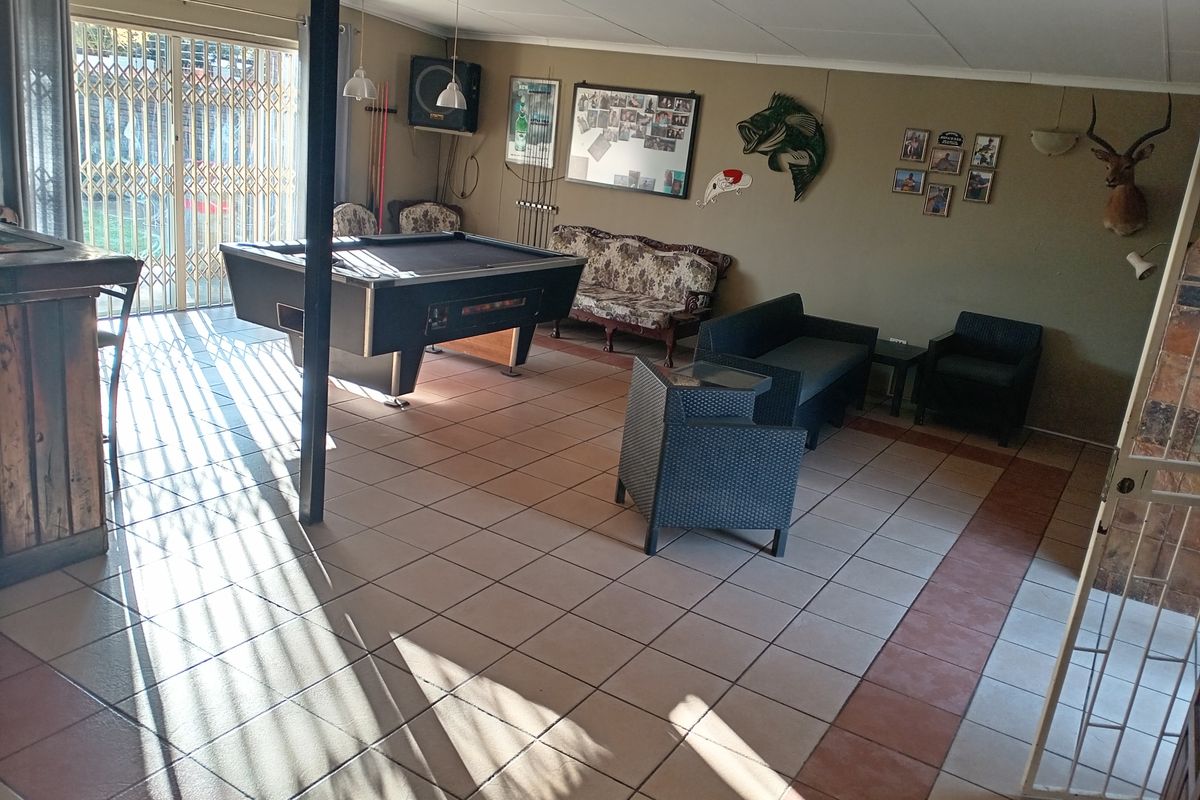 A HOME THAT HAS IT ALL – SPACE, COMFORT & ENTERTAINMENT!  IN EVANDER - Photo 4