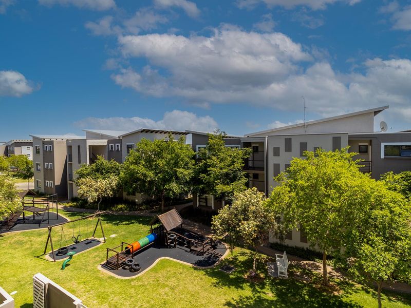 Dainfern Living at an Affordable Price | 2 Bedrooms, 2 Bathrooms, Secure Estate Living - Photo 1