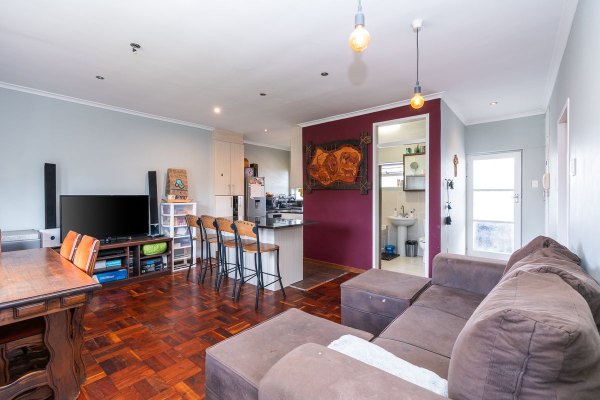 Effortless Living Opposite Howard Centre - Photo 2