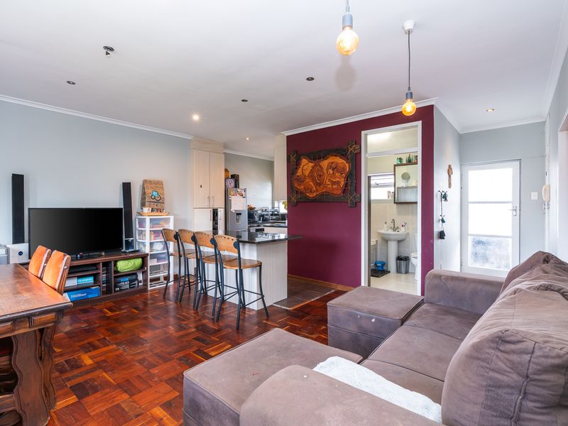 Effortless Living Opposite Howard Centre - Photo 2