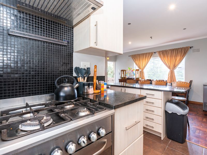 Effortless Living Opposite Howard Centre - Photo 9