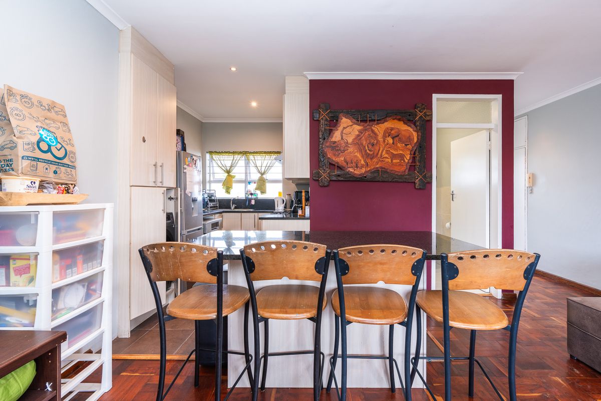 Effortless Living Opposite Howard Centre - Photo 3