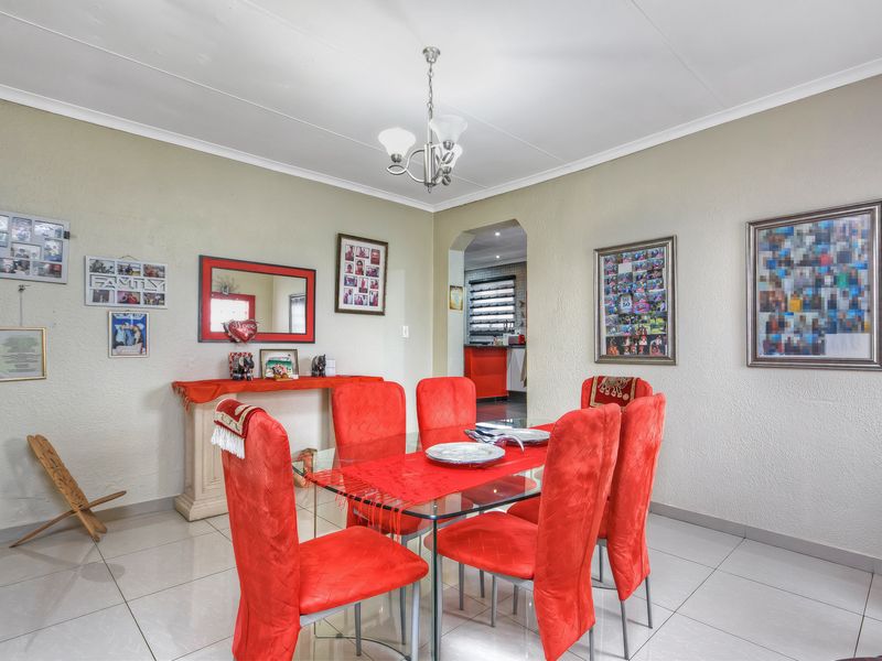 Magnificent Seven-Bedroom Sanctuary: Space, Security, and Seamless Connection. - Photo 7
