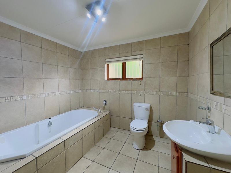 RESORT-STYLE LIVING: 6 BEDROOMS, POOL, JACUZZI, & MORE - Photo 9