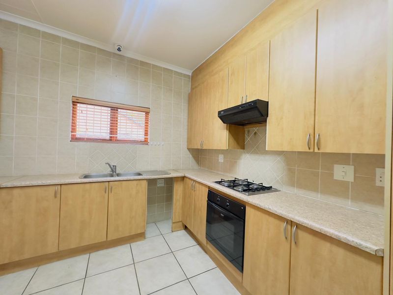 RESORT-STYLE LIVING: 6 BEDROOMS, POOL, JACUZZI, & MORE - Photo 8